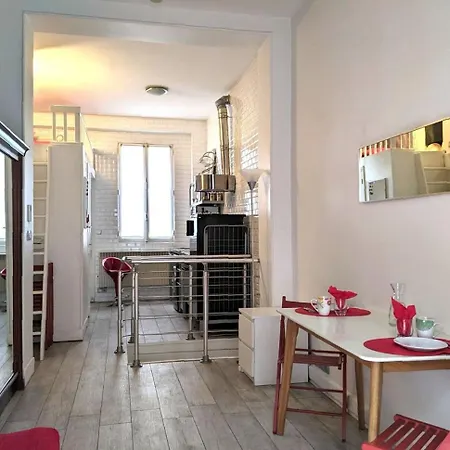 Duplex And Private Patio At Eiffel Tower Apartment *