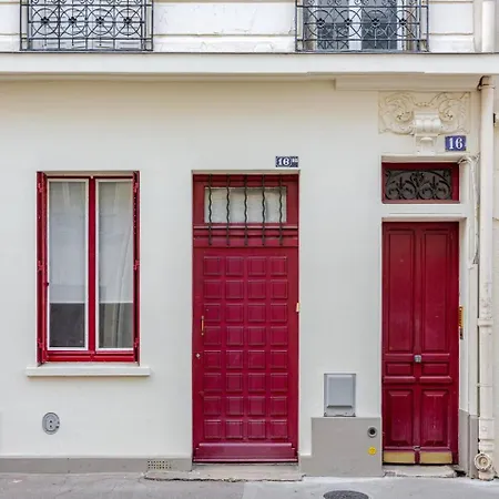 Apartment Duplex And Private Patio At Eiffel Tower Paris