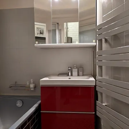 Duplex And Private Patio At Eiffel Tower Apartment
