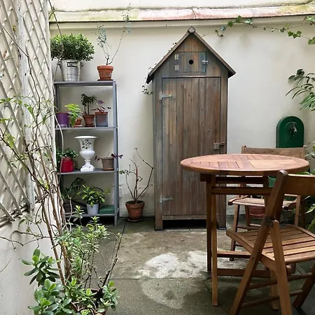 Eiffel Tower - Typical Parisian Duplex & Private Patio Next To Rue Cler Παρίσι