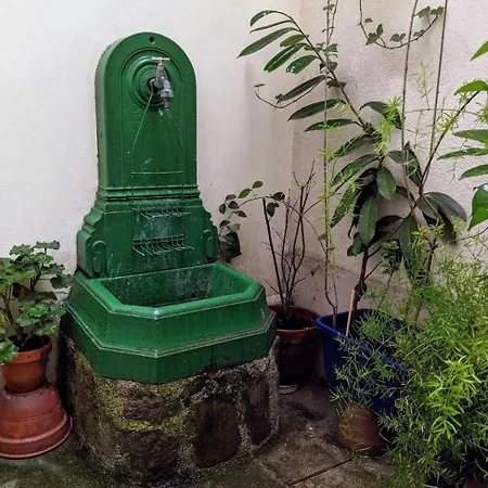 Διαμέρισμα Eiffel Tower - Typical Parisian Duplex & Private Patio Next To Rue Cler
