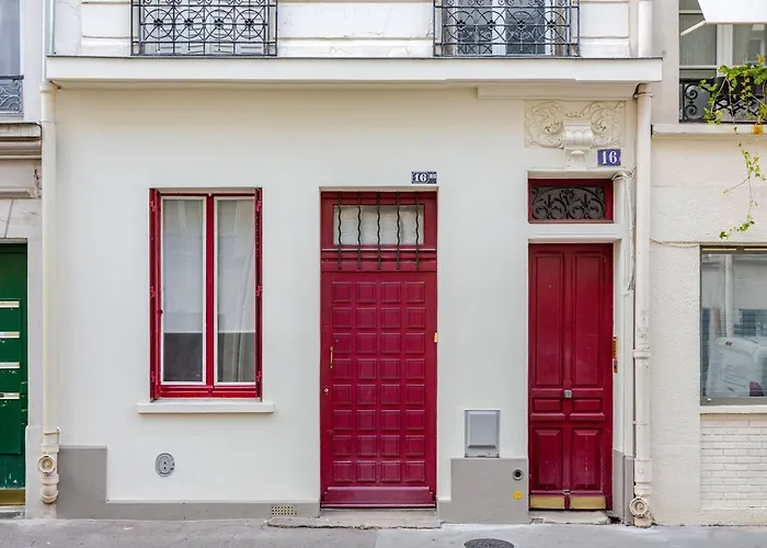 Appartement Duplex And Private Patio At Eiffel Tower Parijs
