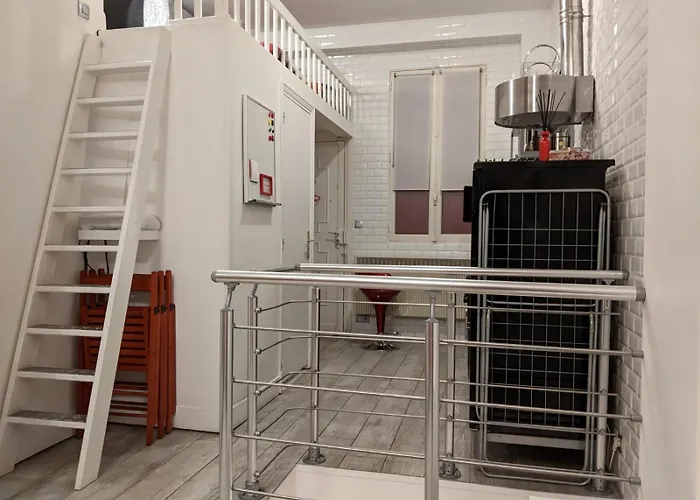 Duplex And Private Patio At Eiffel Tower *