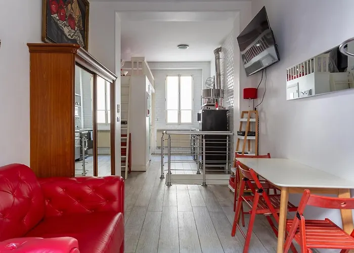 Duplex And Private Patio At Eiffel Tower